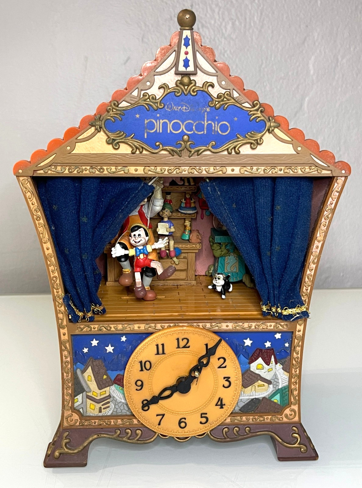 ENESCO Disney Pinocchio Illuminated Deluxe Musical Theater Box - READ