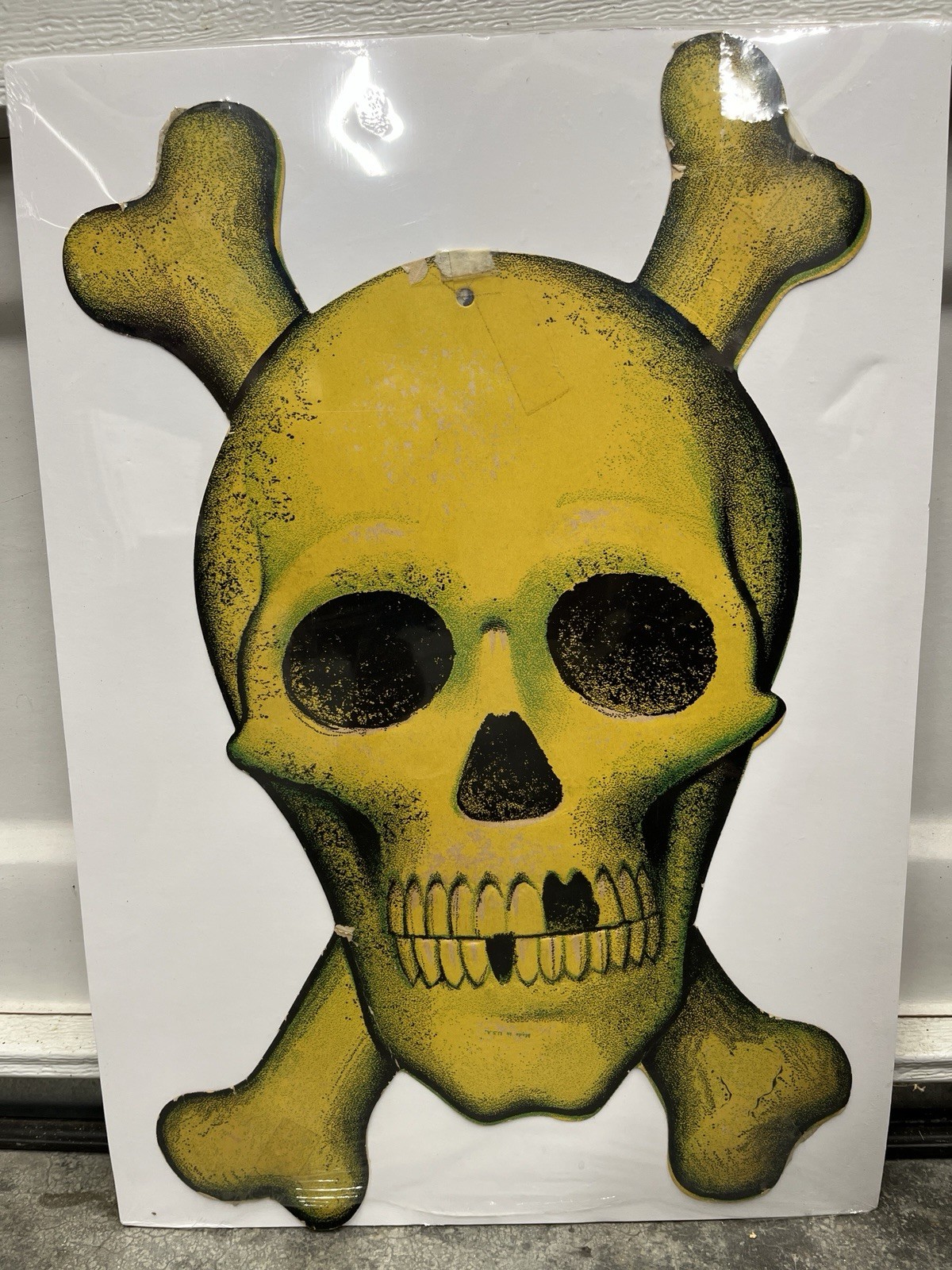 Vintage Beistle Skull & Crossbones Diecut