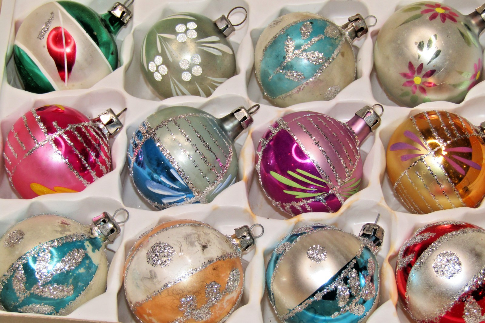 Lot Vintage Glass Glitter Pictured FLOWER TREE BALL Christmas Ornaments Poland