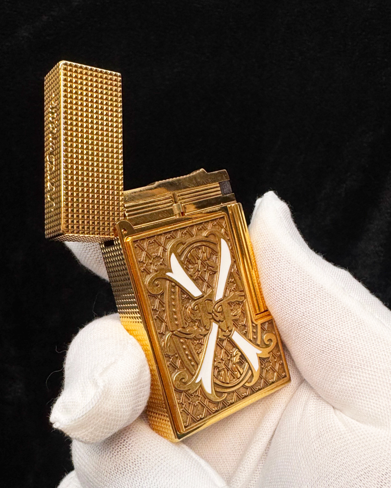 S.T. Dupont Fuente White V Emblem Double Flame Ligne 2 Lighter Gift Box