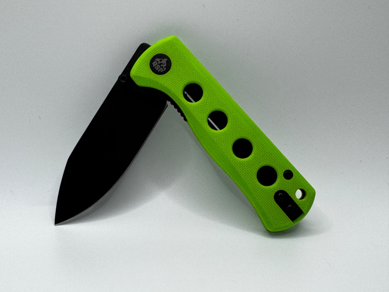 QSP Knife Canary Linerlock Neon G10 Folding Black Stonewashed 14C28N Knife 150C2