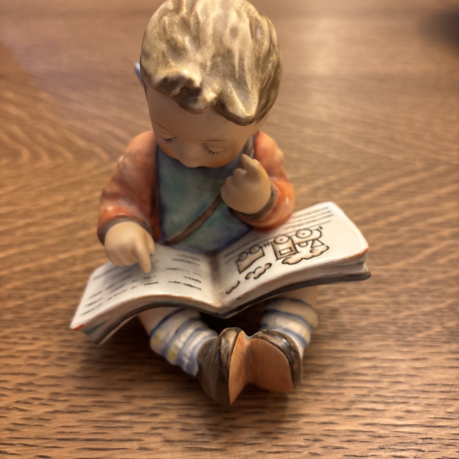 VINTAGE 1980 GOEBEL GERMANY #415 BOY READING BOOK MINT CONDITION