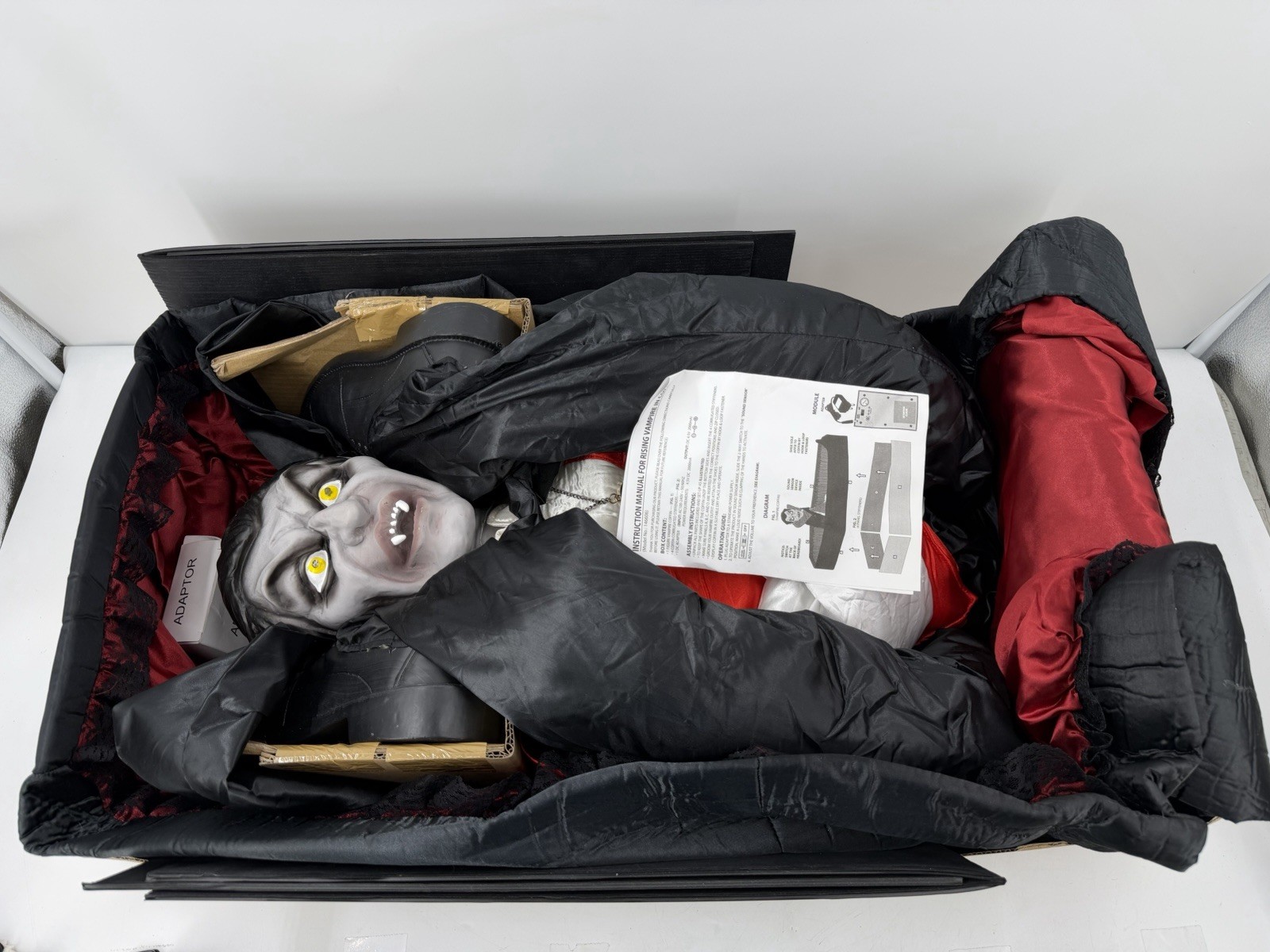 Grandin Road Animated Rising Vampire in Coffin Retired Halloween Animatronic '14