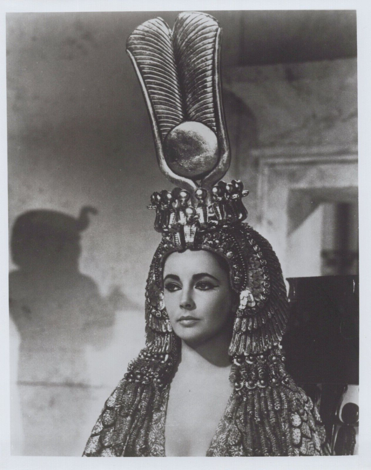 HOLLYWOOD ELIZABETH TAYLOR STUNNING PORTRAIT SEDUCTIVE POSE 1960s ORIG PHOTO 201