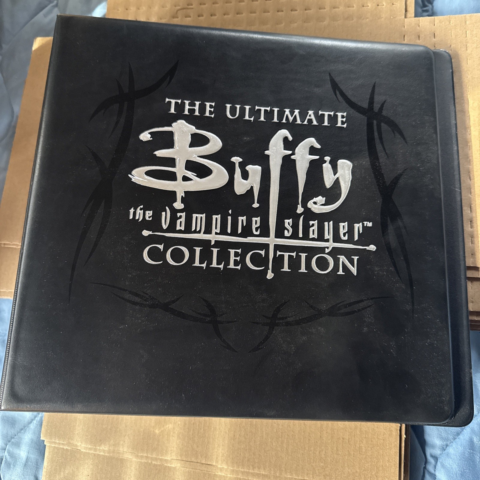 Buffy The Vampire Slayer  The Ultimate Collection Binder Inkworks 2004