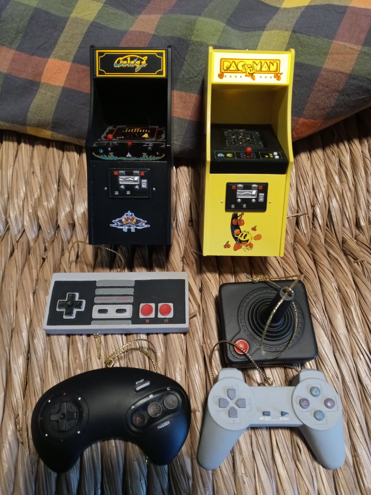 Hallmark Ornament 2009 Galaga and Pac-Man.  Working  Plus bonus ornaments
