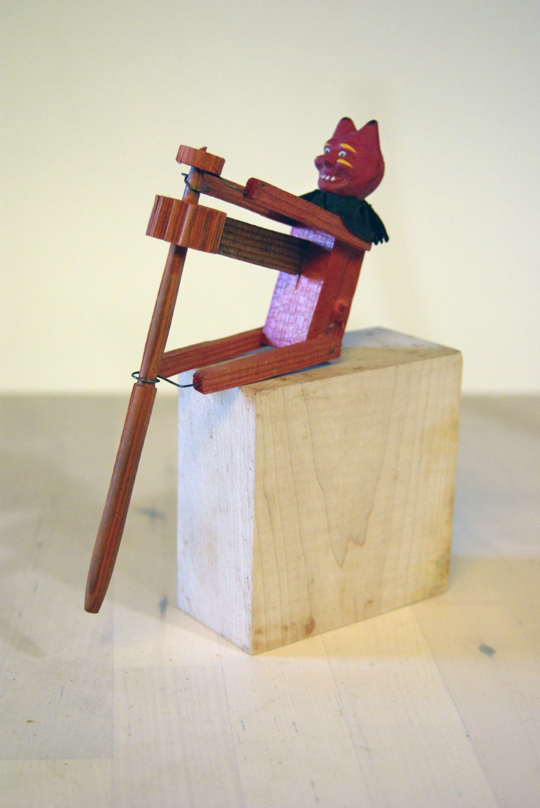 ANTIQUE WOODEN HALLOWEEN DEVIL NOISEMAKER TOY