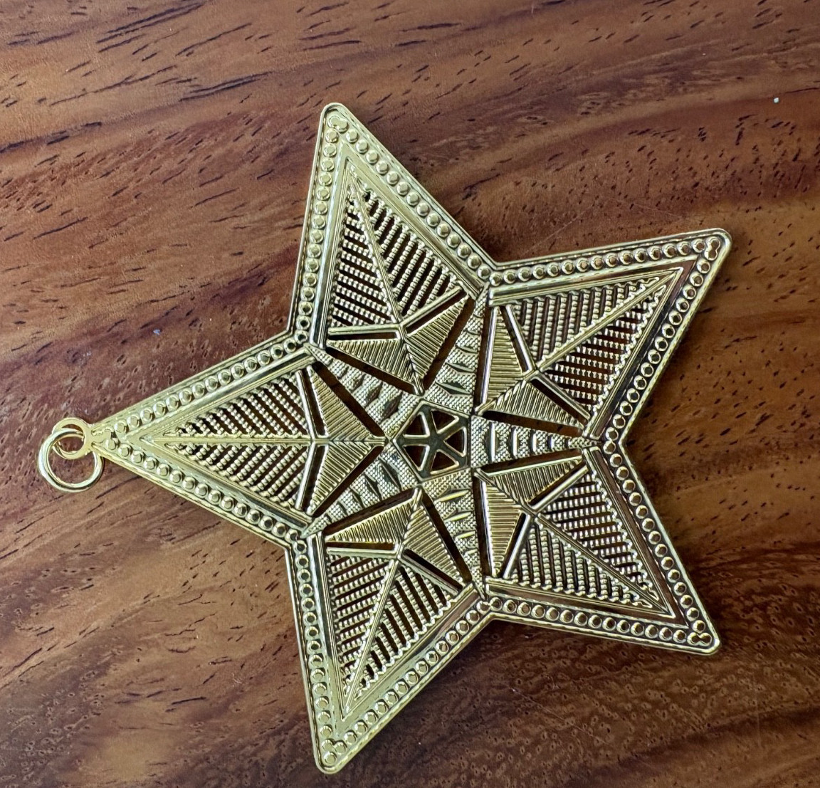 2000 Metropolitan Museum of Art MMA Star Annual Ornament Gold-Plated, pre-owned