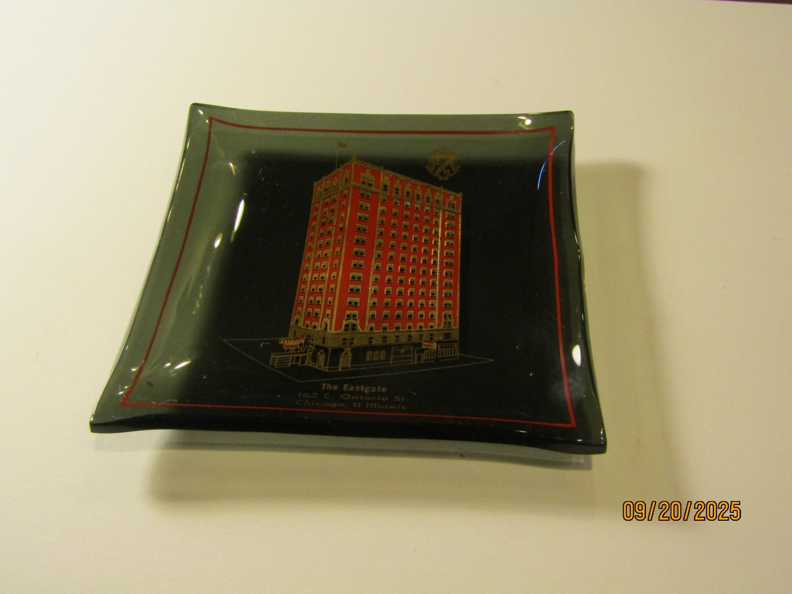 Vintage The Eastgate Hotel Chicago 11 ILL Smoked Glass Coin Dish Tip Ashtray 50s