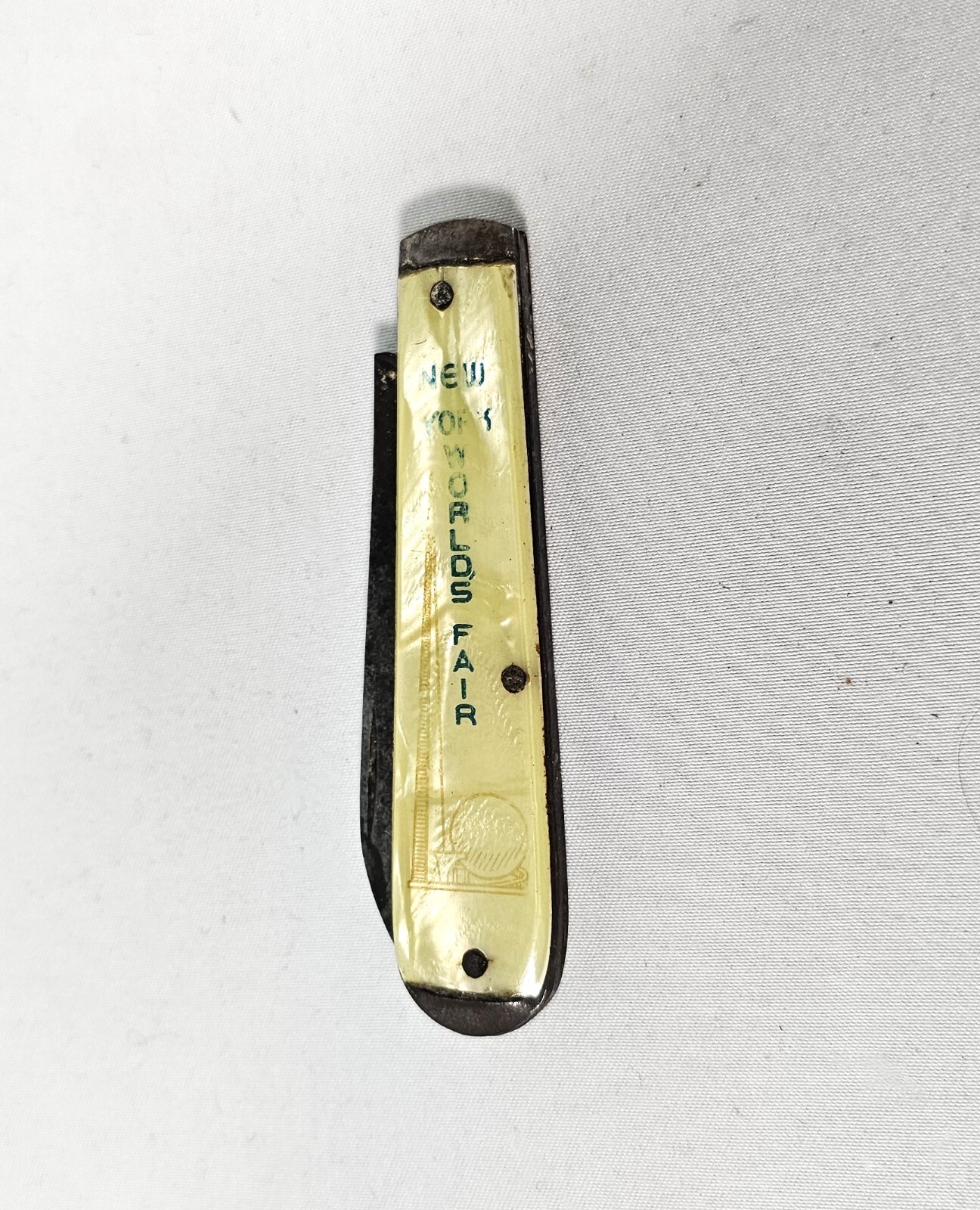 VINTAGE 1937 WORLD\'S FAIR COMMEMORATIVE MOTHER OF PEARL POCKET KNIFE