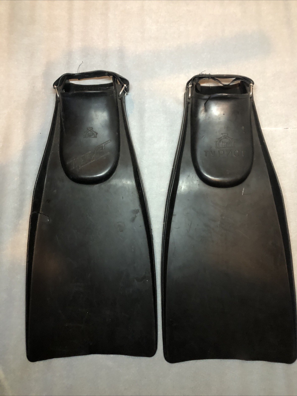 USSR natural rubber fins (Tourist) rare size However, they have a defect.