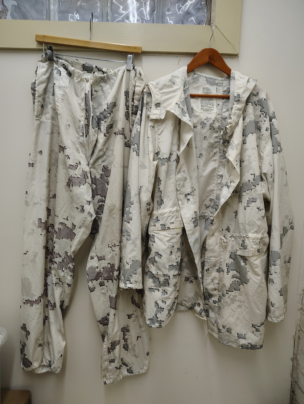 Military Issued USMC Marpat Snow Camo Outfit