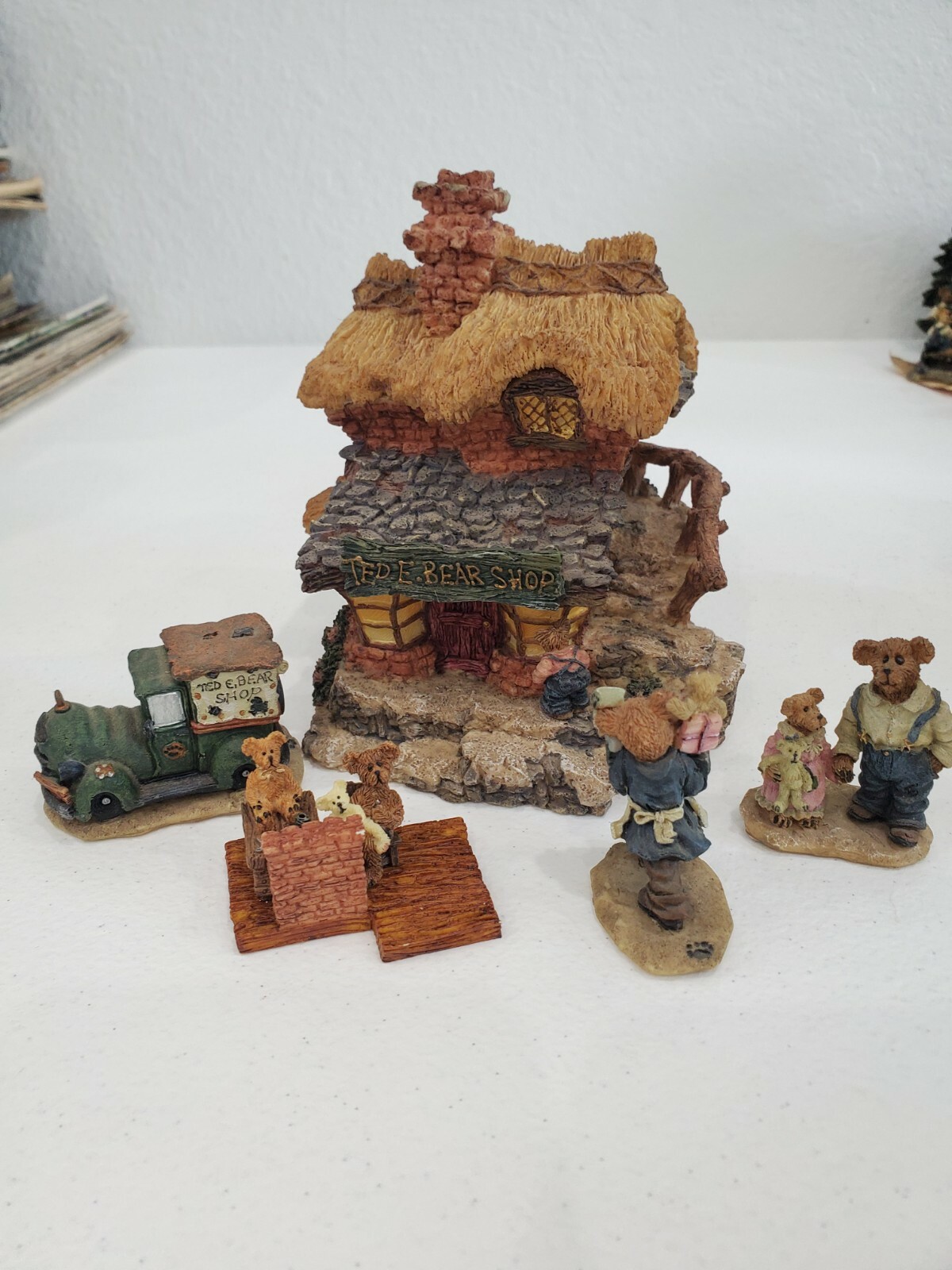 Boyds Bearly - Built Villages: Boyds Town Ted E. Bear Shop 19001 (2000) 