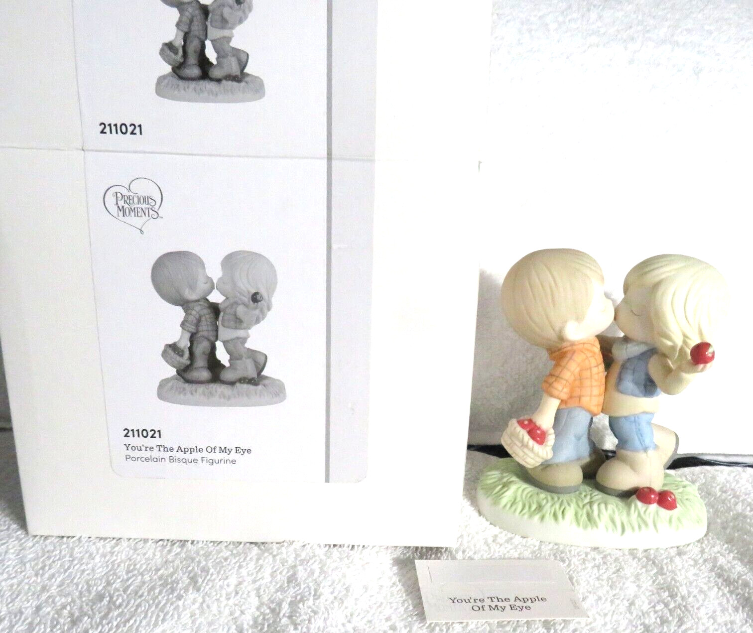 ✿Precious Moments Figurine You\'re The Apple Of My Eye Couple Kissing 211021-2023