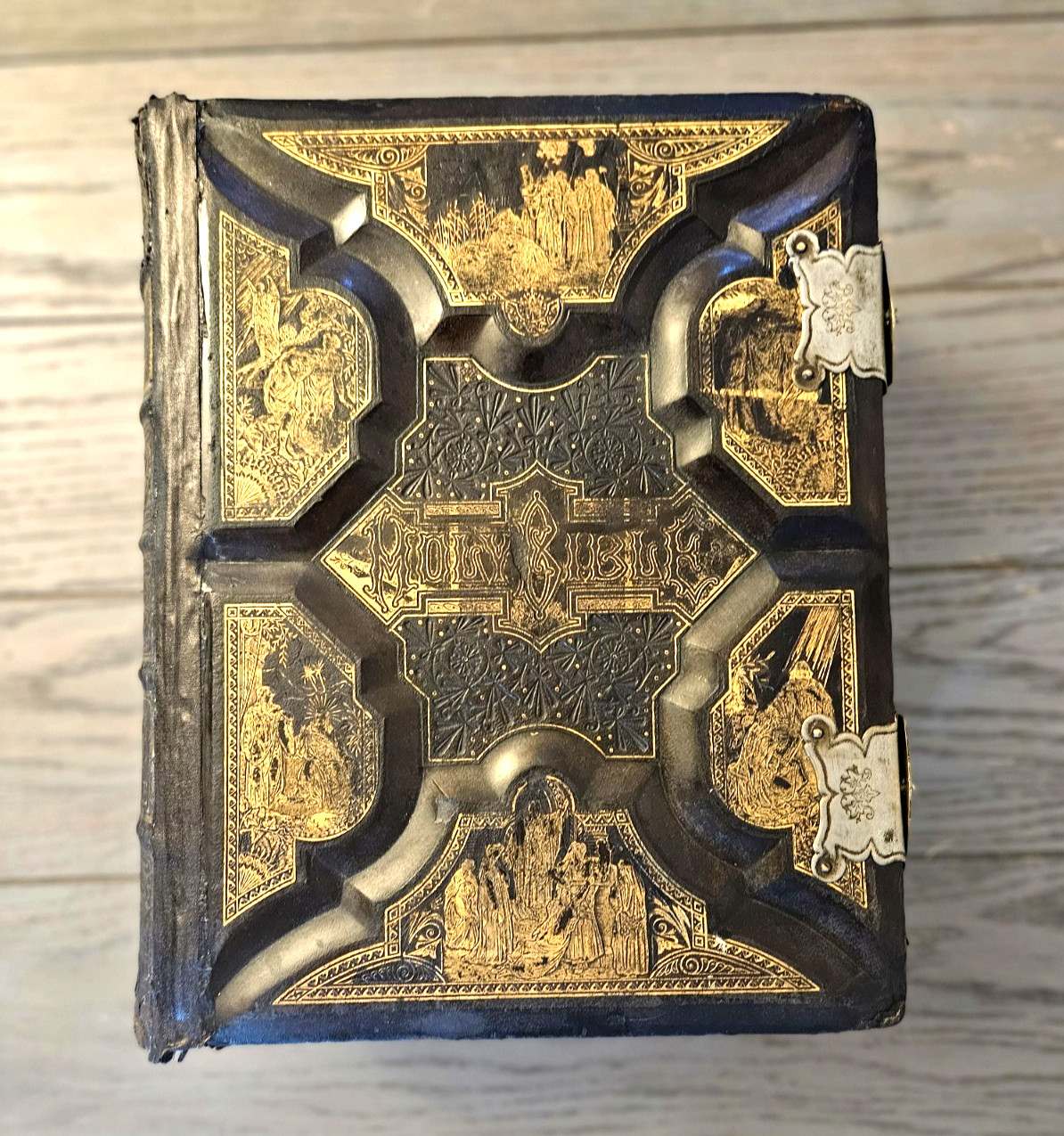 1885 Antique Holy bible KJV Parallel columns family pictorial Victorian W/clasps