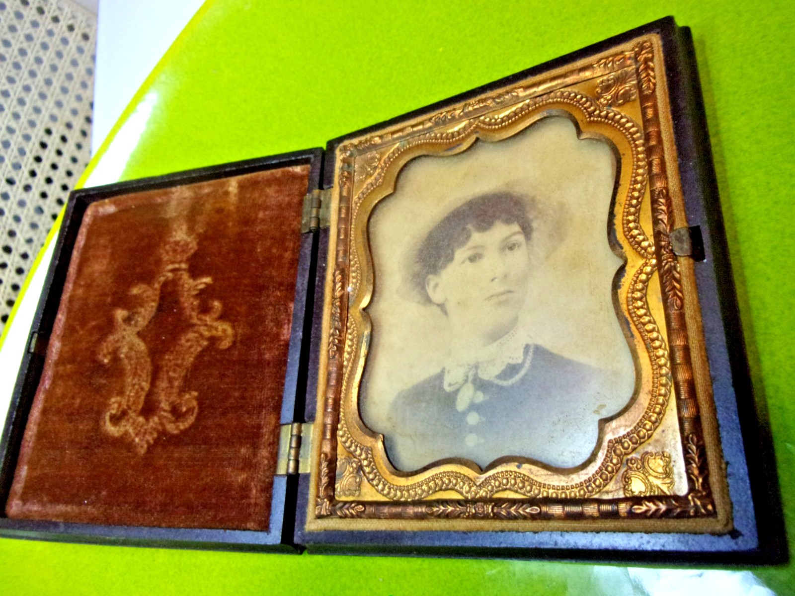 Antique Daguerreotype tin type photograph in case