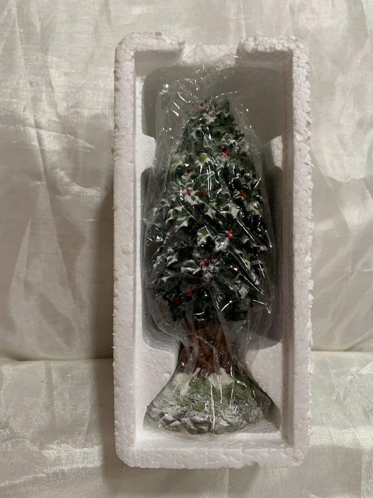 Department 56 Heritage Village Holly Tree 52630