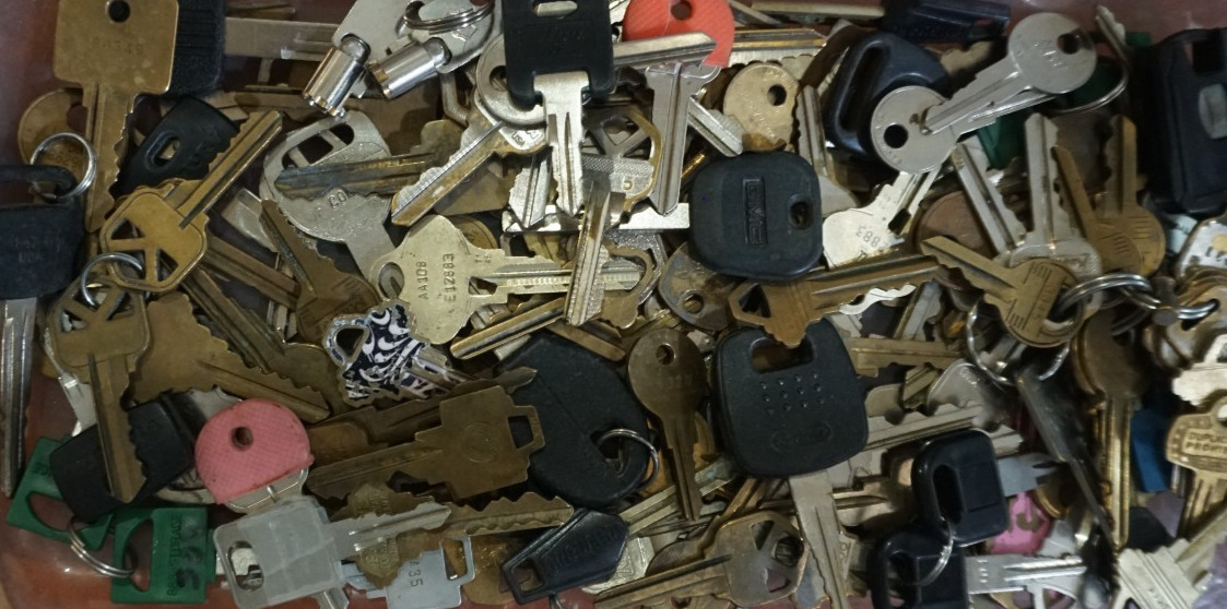 Nice lot of keys 3 LBS
