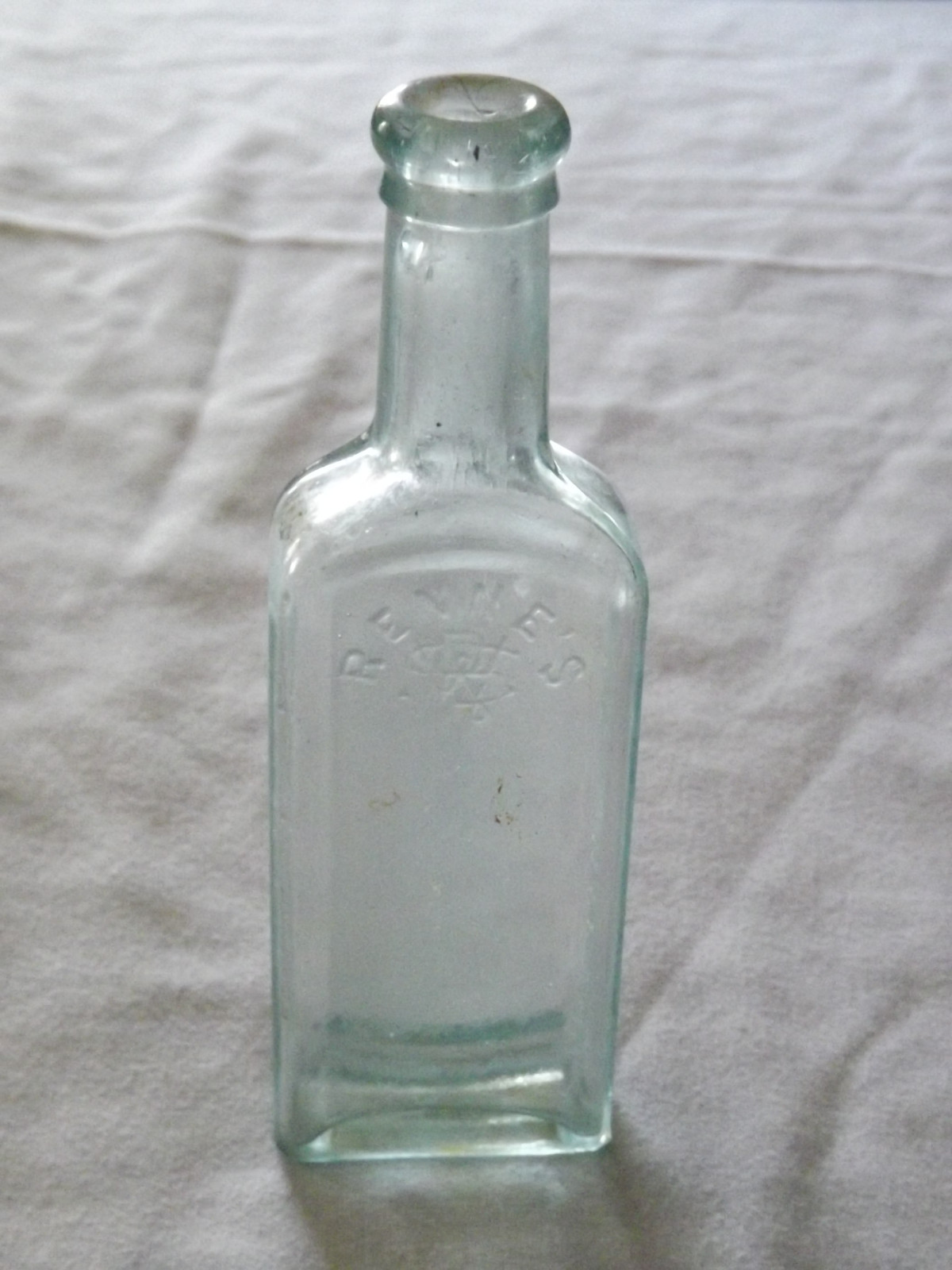 VINTAGE 1800S RENNE\'S MAGIC OIL PAIN KILLING MEDICINE BOTTLE