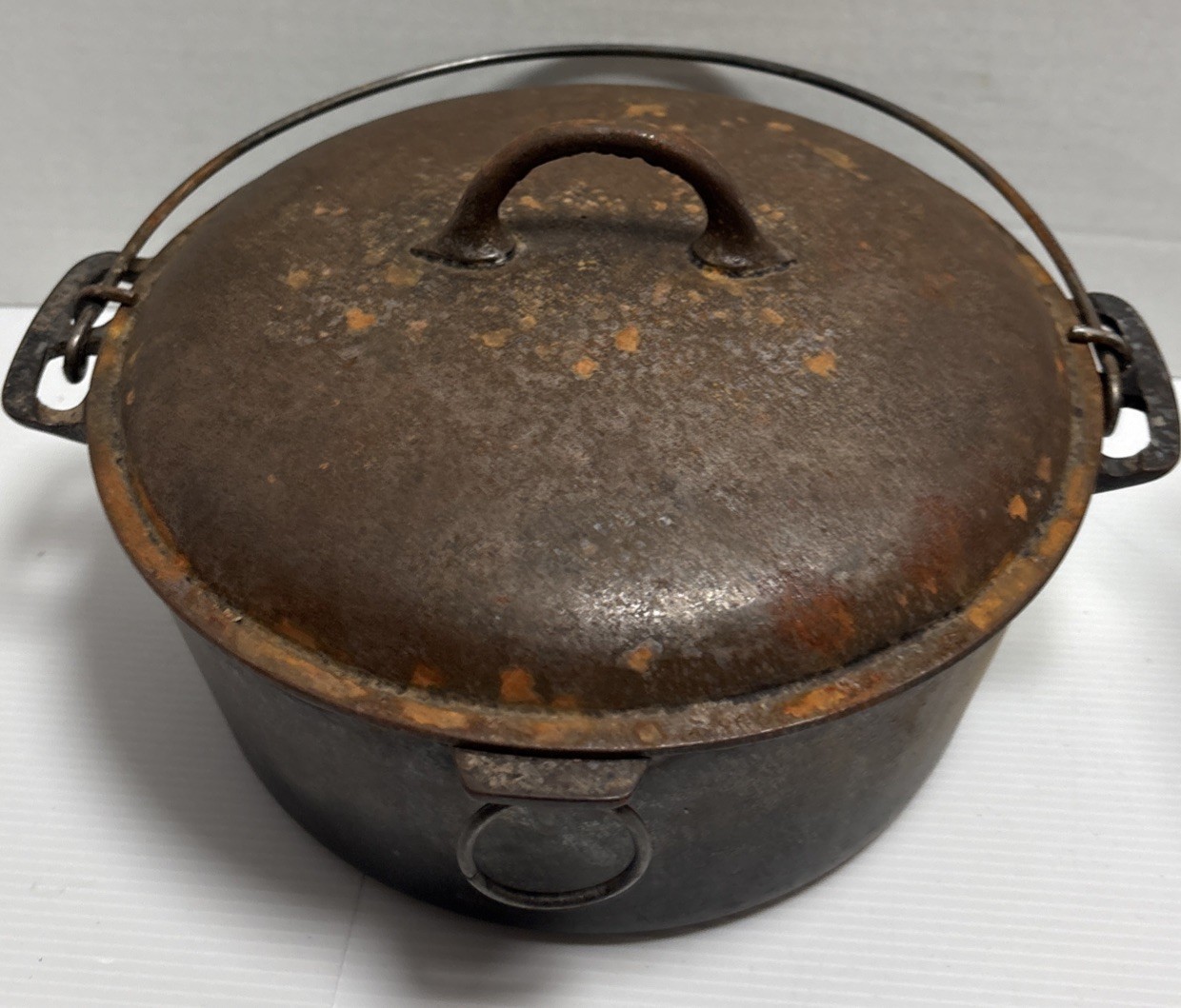 Antique Favorite Piqua Ware No 8 Cast Iron Dutch Oven Pot with Matching 8P Lid