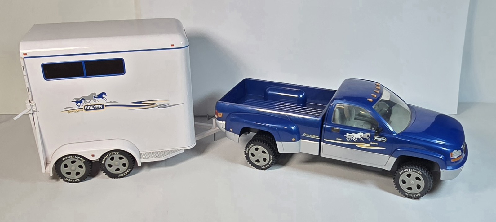 Vintage 2002 Breyer Horse Trailer +  Round Up Dually Pickup Truck Show Horses