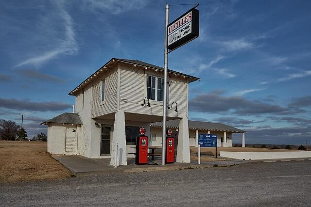 Photo:Hydro Oklahoma Lucilles Historic Highway Route 66 Gas Station 1930s