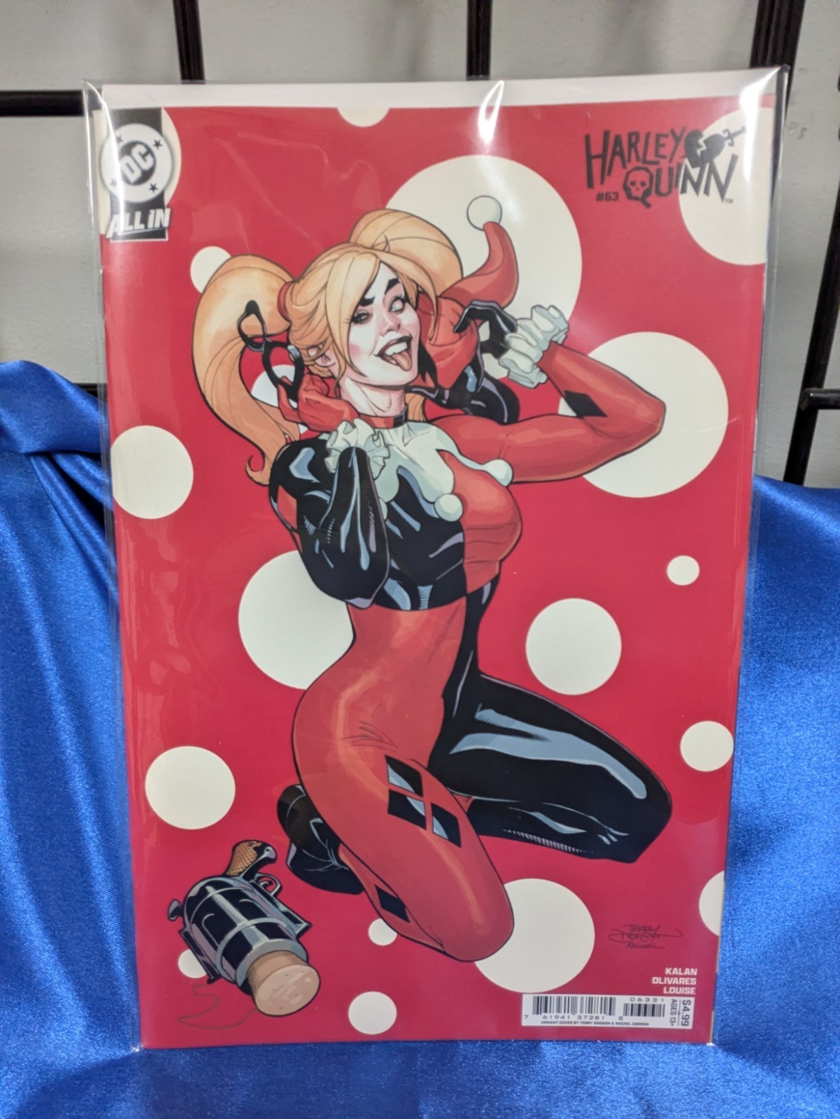 Harley Quinn #63 Cover C Terry Dodson & Rachel Dodson Card Stock Variant Comic