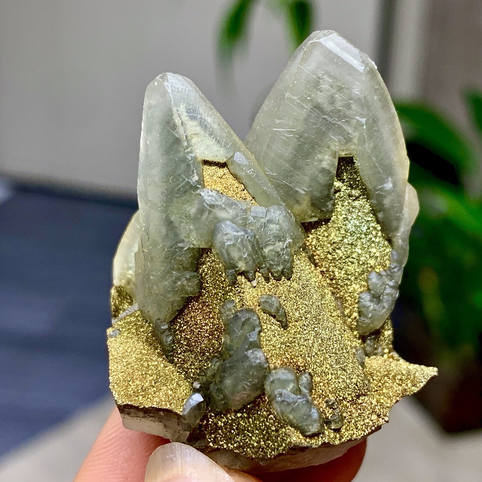 48G Natural coexistence of calcite and brass mineral specimens