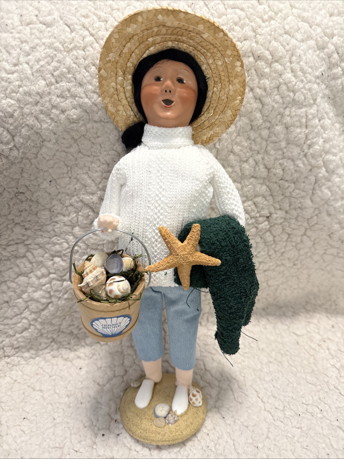 Byers Choice LTD The Carolers 2021 Jersey Shore Nautical Woman with Shells