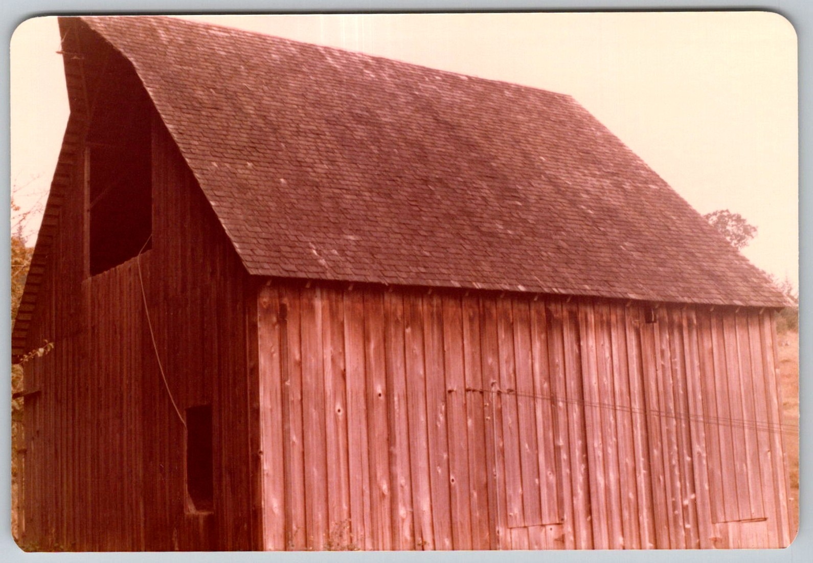 Vtg Color Snapshot Rustic Wood Barn Shingle Roof Rural Farm Countryside 1970s