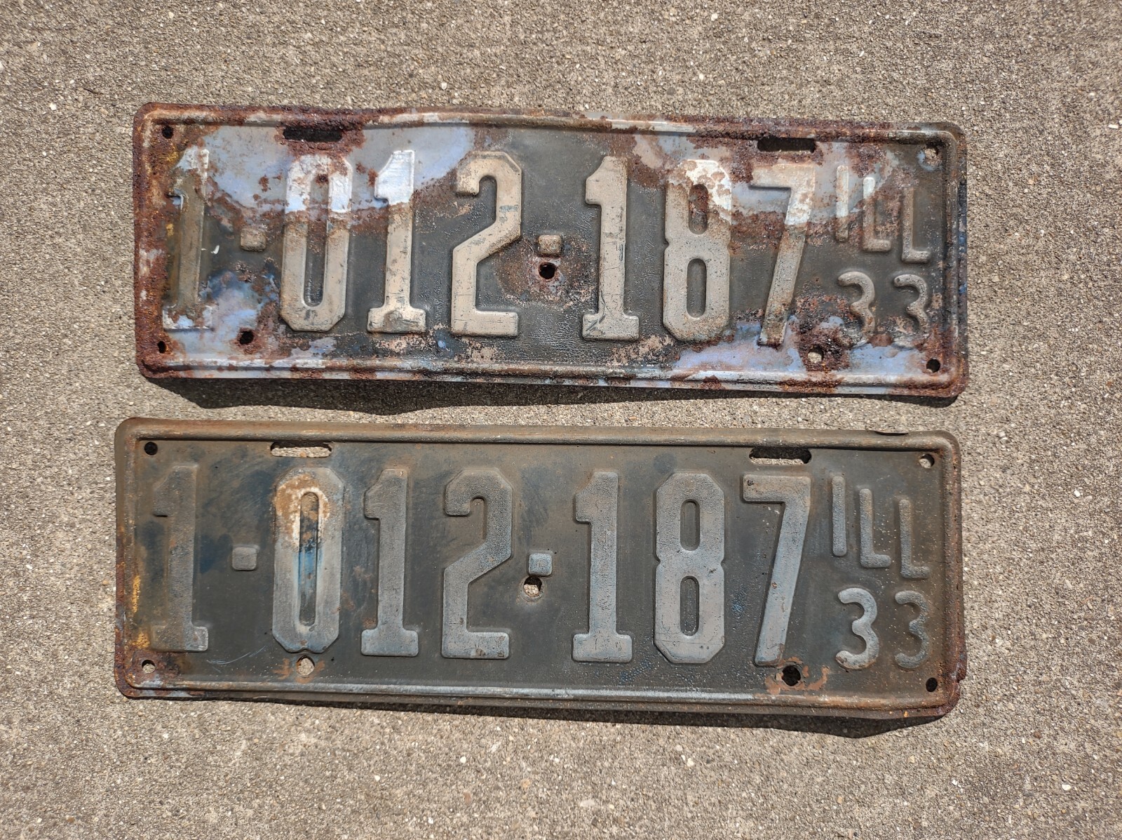 1933 Illinois License Plate Pair Original Pub Bar Decor Garage Display