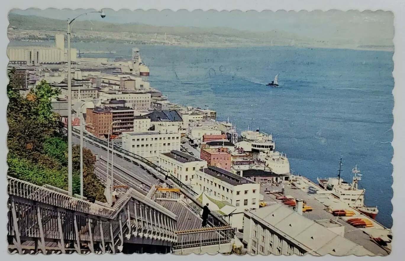 Postcard Le Promenade des Gouverneurs et vue d’ensemble du Bas de la Ville A2