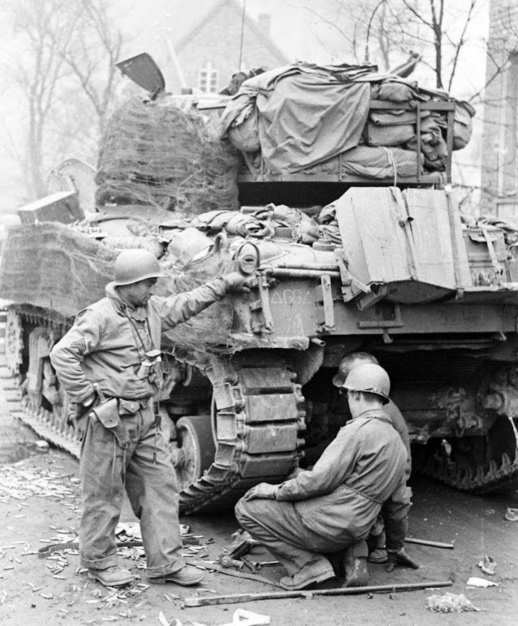 WW2 Photo WWII US M4 Sherman Tank Track Repair Germany 1945 World War Two / 3124