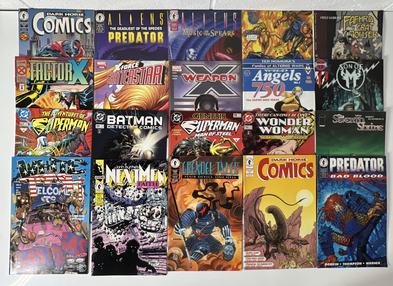 Lot of 20 Dark Horse DC Marvel Comics Aliens Predator Batman X-Men Wonder Woman