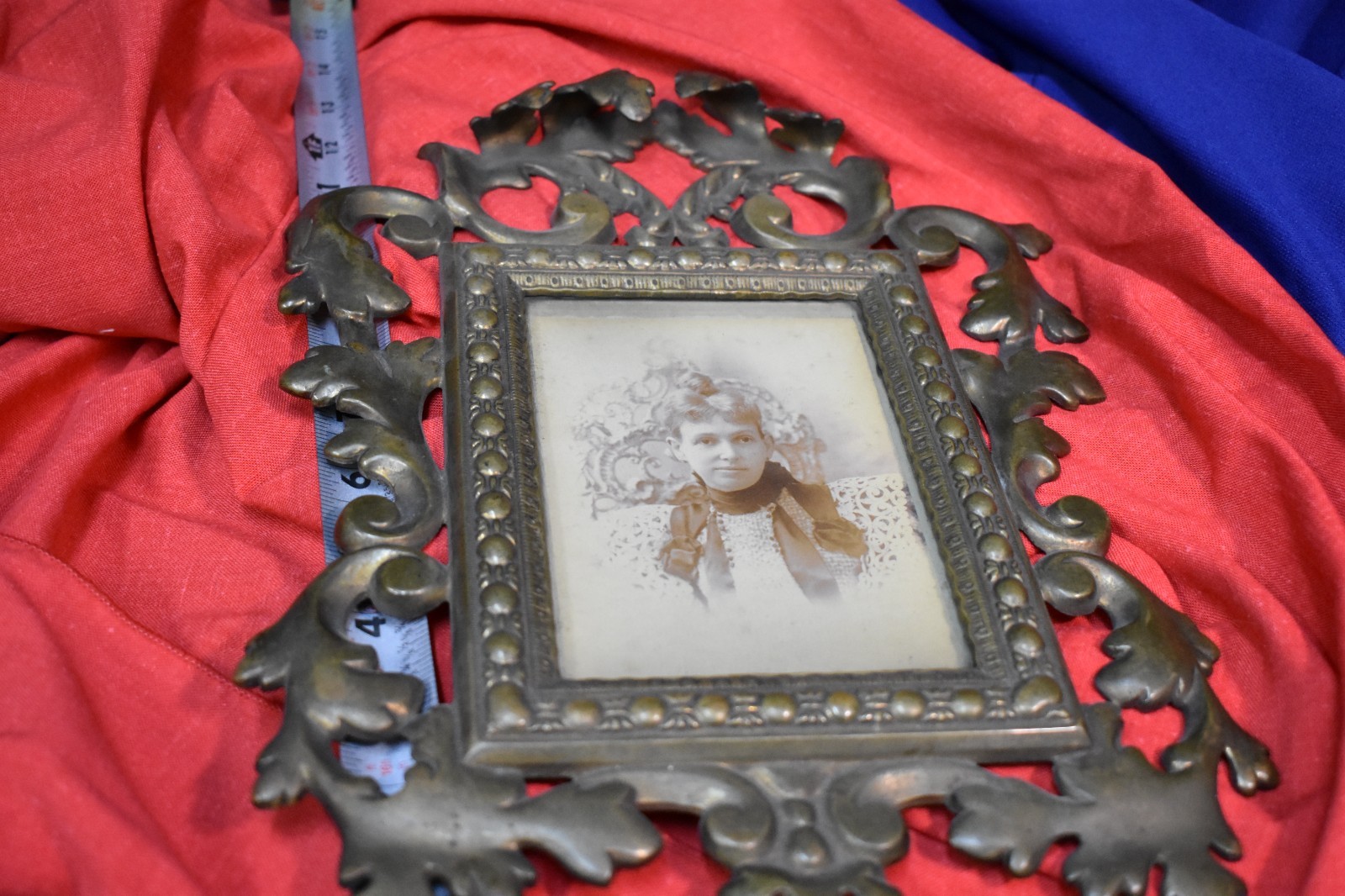 Beautiful Antique Victorian Age Ornate Heavy Brass Frame With Victorian Lady Pic