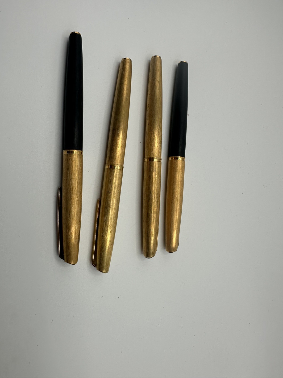 Lot of 4 Vintage Aurora Italy Fountain Pens – Gold Plated & Black/Gold 1950s-70s