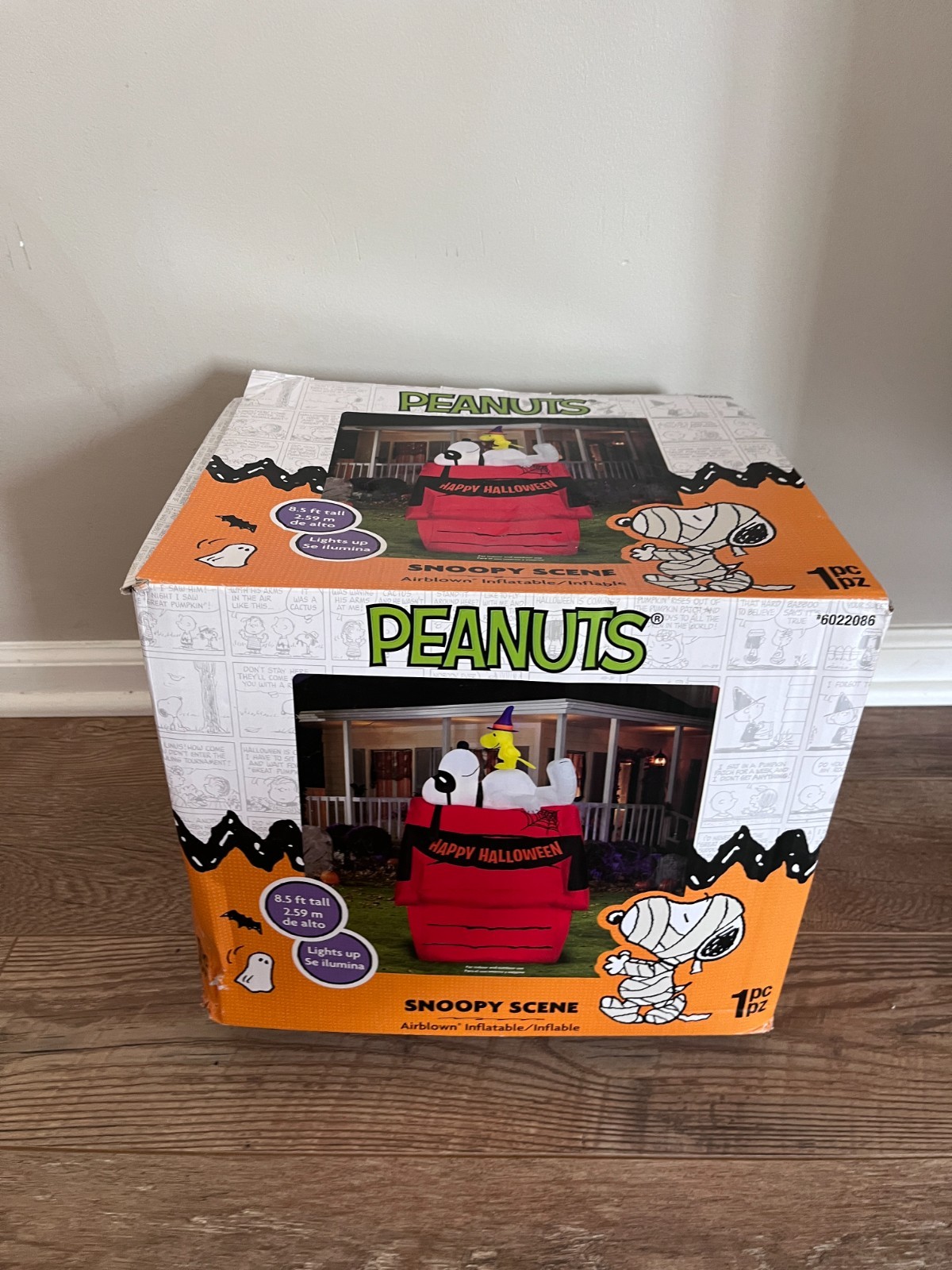8.5 FT SNOOPY/WOODSTOCK ON DOGHOUSE AIRBLOWN HALLOWEEN YARD INFLATABLE-Display