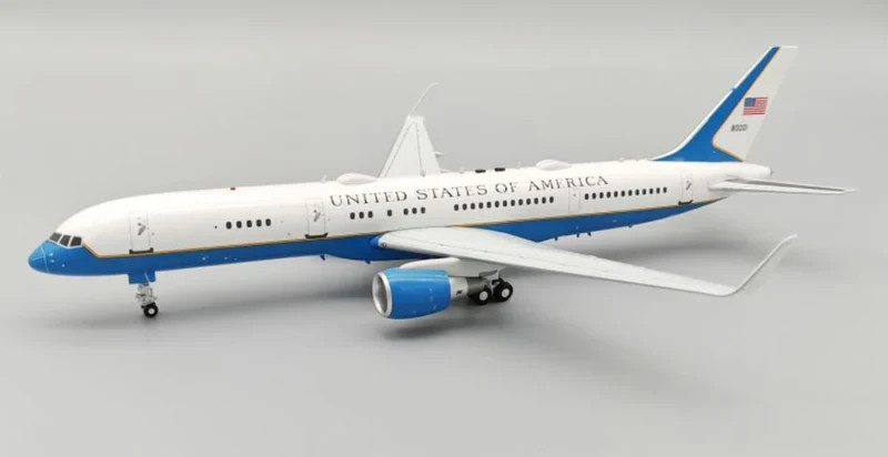 InFlight200 Boeing C-32A (757-2G4) USA - Air Fo with stand Ref: IFC32USA04