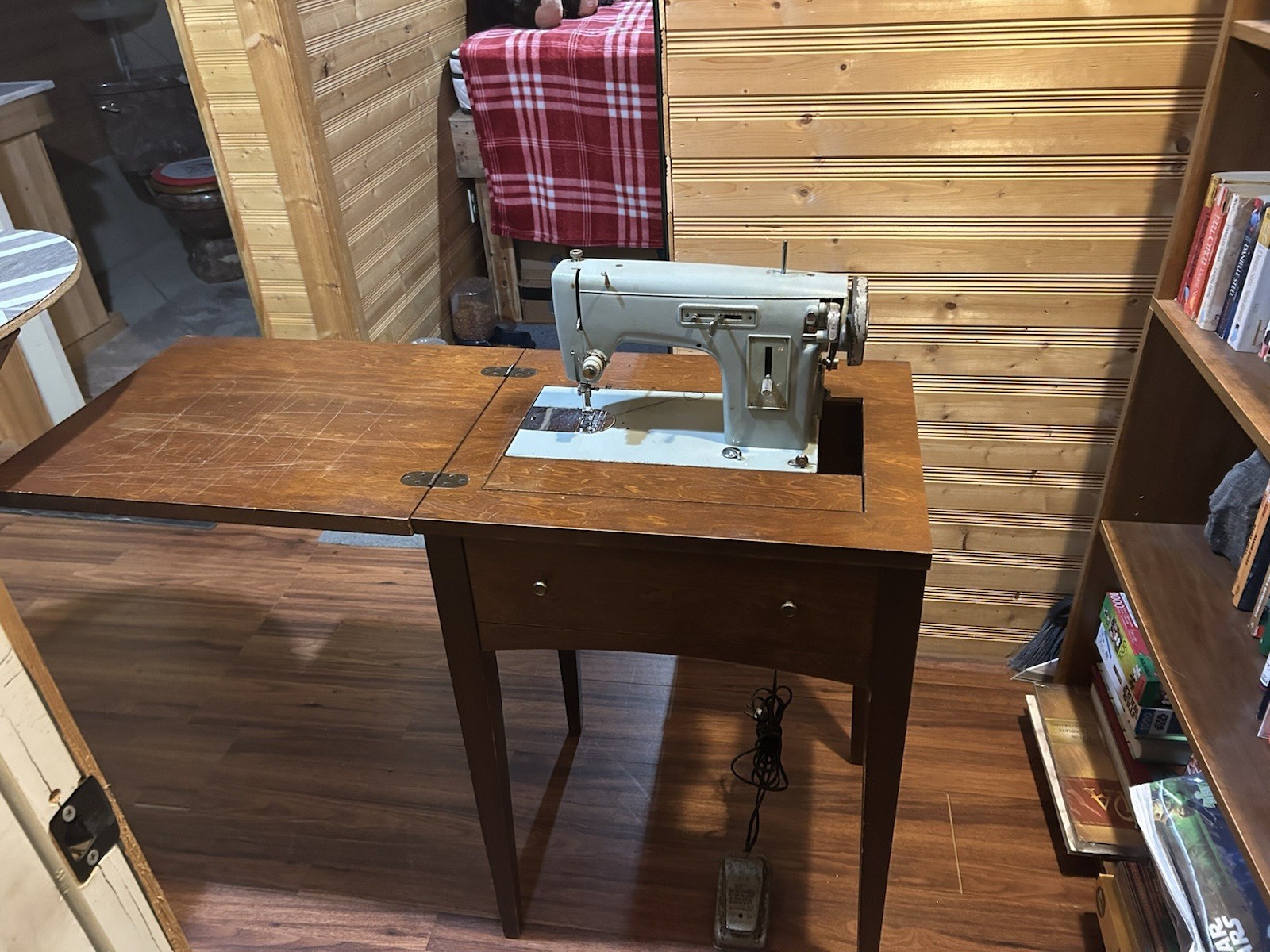 Vantage Sears Kenmore Sewing Machine model 5185 Fully Functional Well Maintained