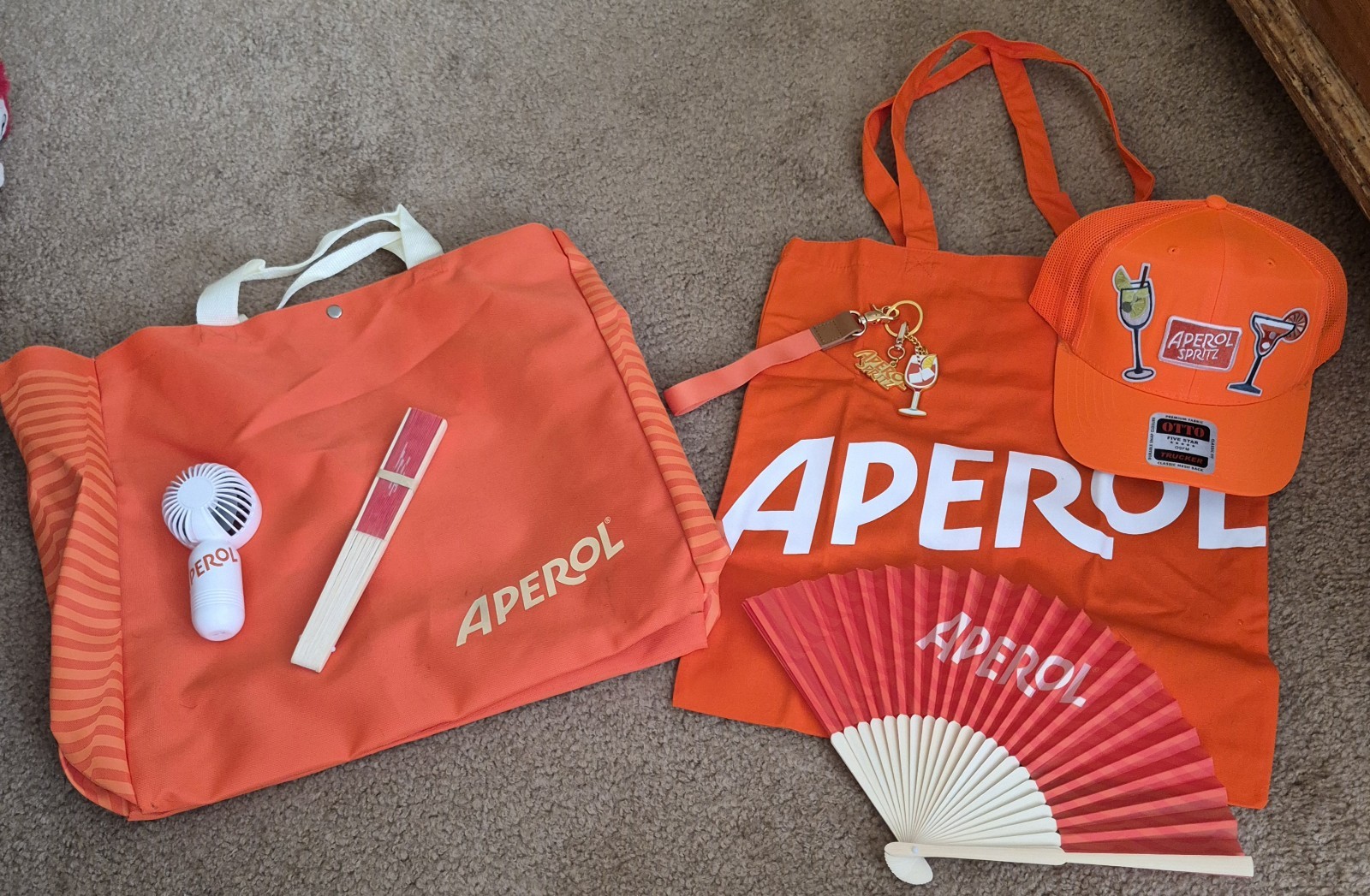 NEW RARE 7 LOT Hilary Duff The Lucky Me Tour APEROL SPRITZ HAT TOTE CHARMS FANS