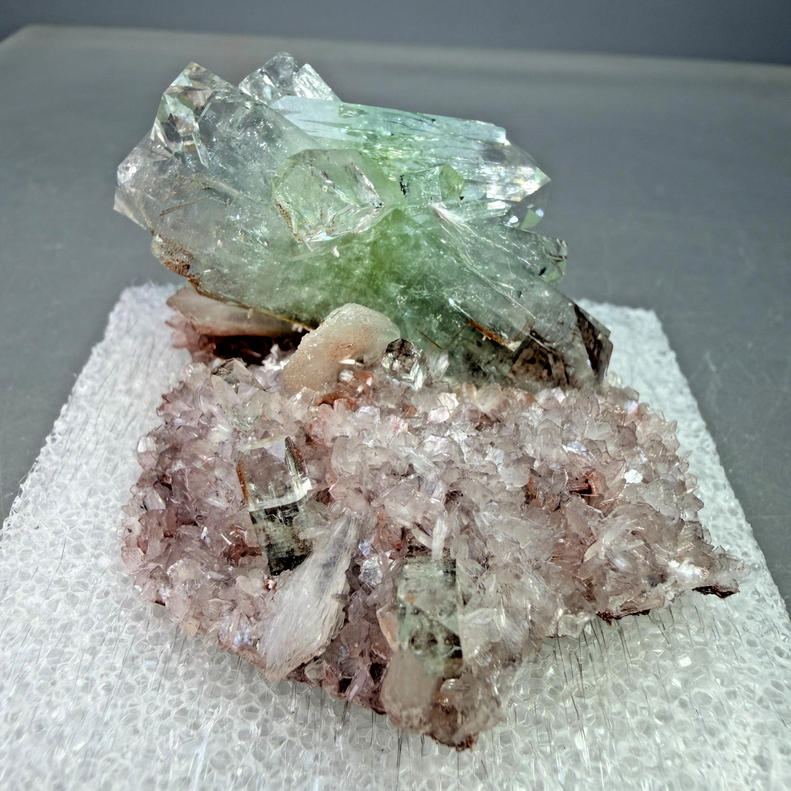 Apophyllite, Stilbite: Loni, Pune District, Pune Division, Maharashtra, India