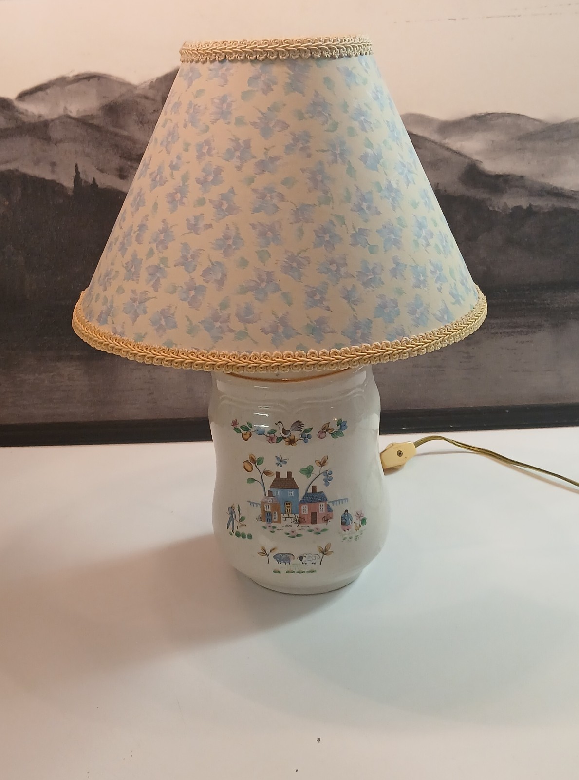 💡 VTG International China Heartland Table Lamp With Farm And Animals Design
