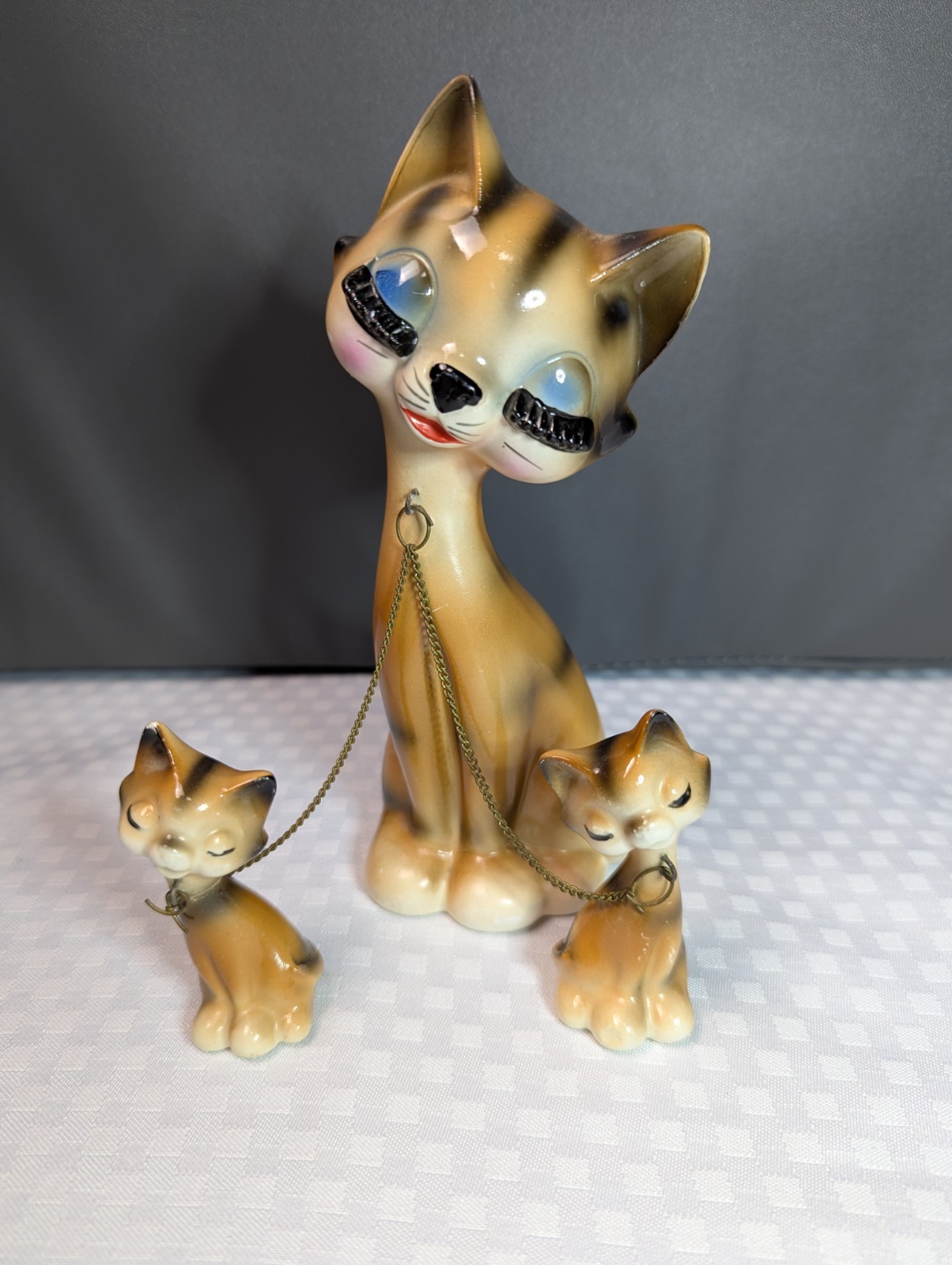 Vintage Eyelash Blue Eyeshadow Orange Tabby Cat Kittens Family Chains Figurines