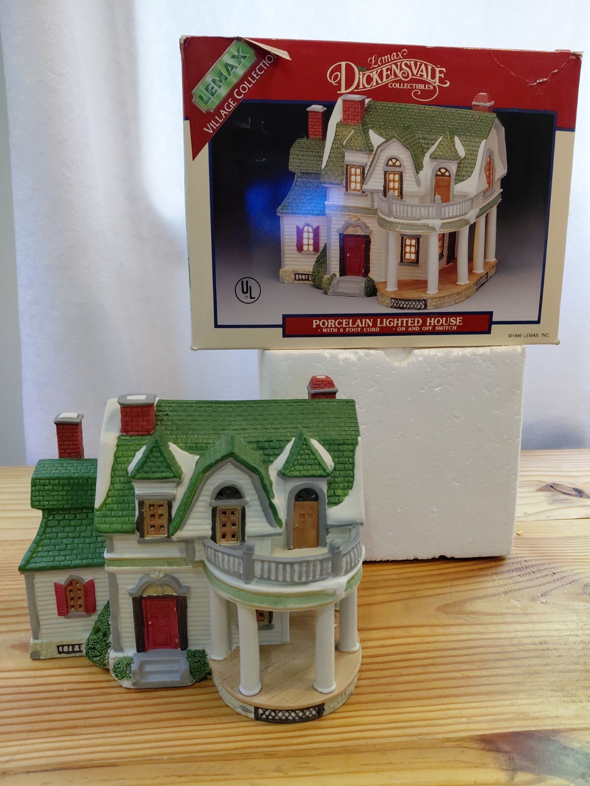 Vintage 1995 Lemax Village Collection Dickensvale, Lighted Porcelain House