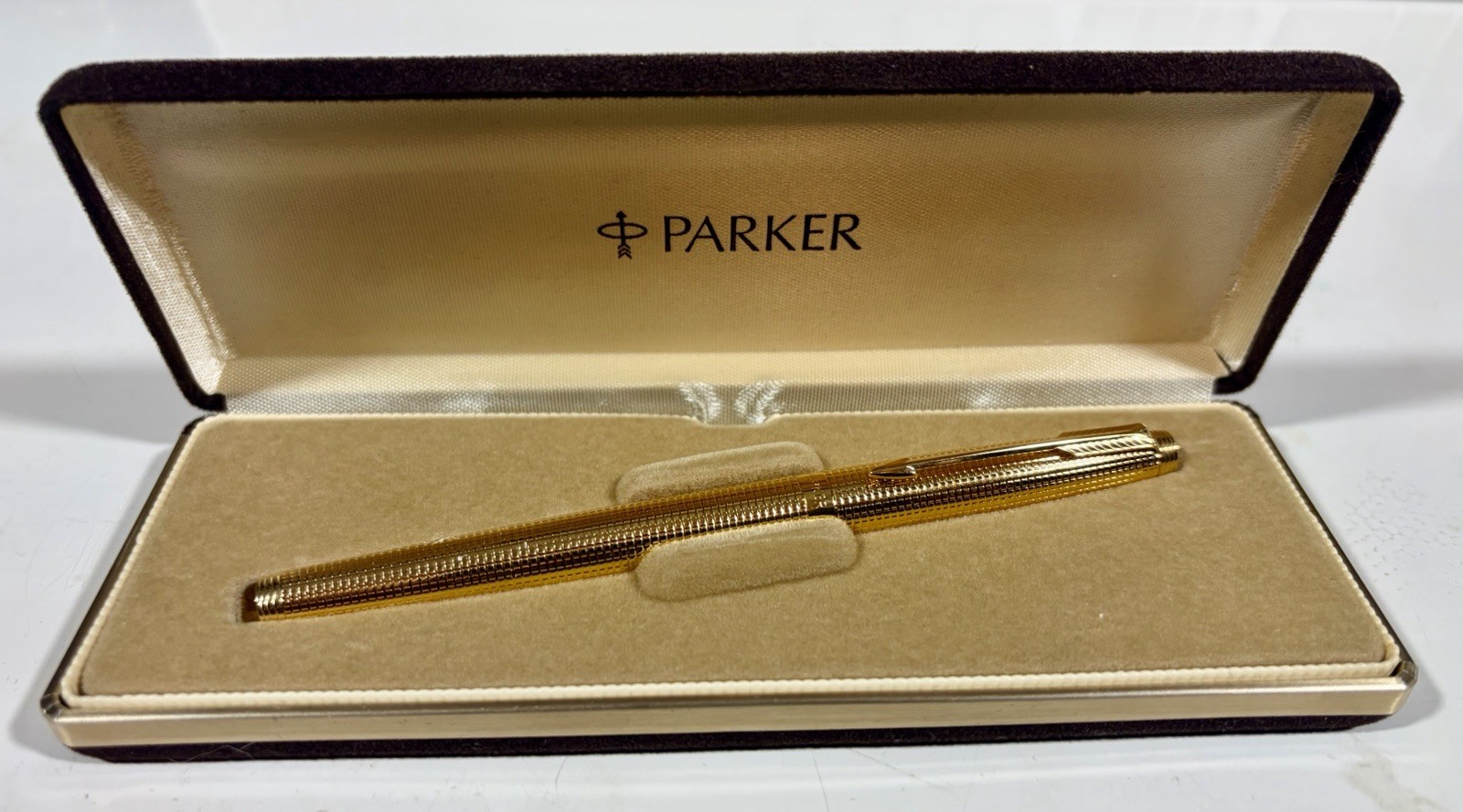 Parker 75 Insignia Gold Plated Fountain Pen 14K Nib USA QE 1980 Box Papers