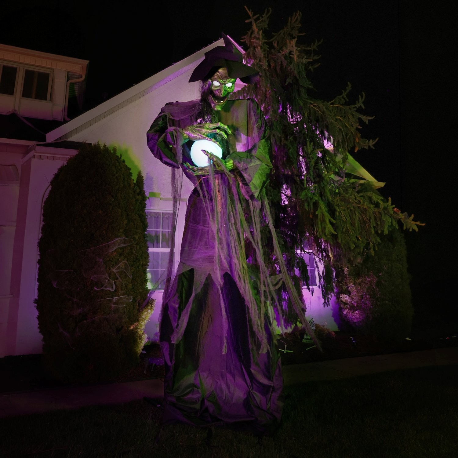 9 ft 8 in Animatronic Towering Witch with Magic Ball Halloween Prop 2026