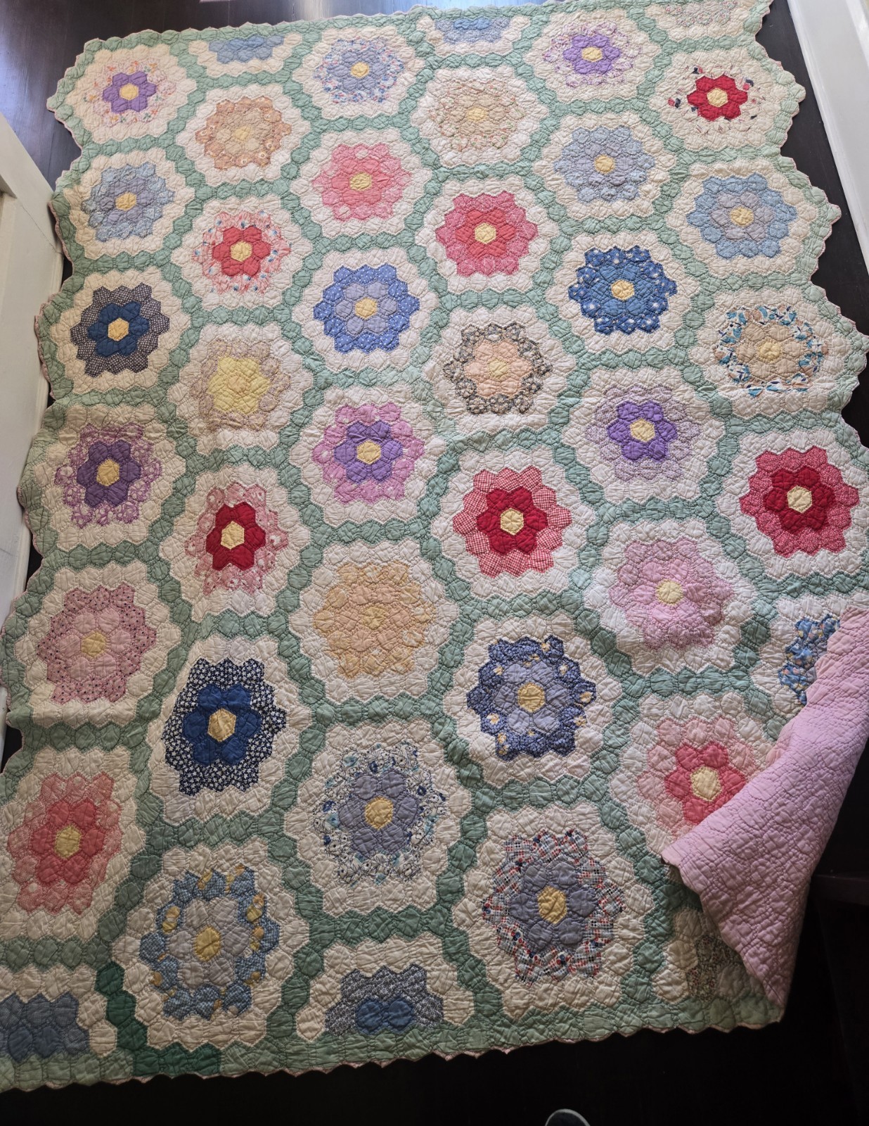 VTG Quilt 1930s Grandmother\'s Flower Garden Hexagon Hand Pieced & Stitched 
