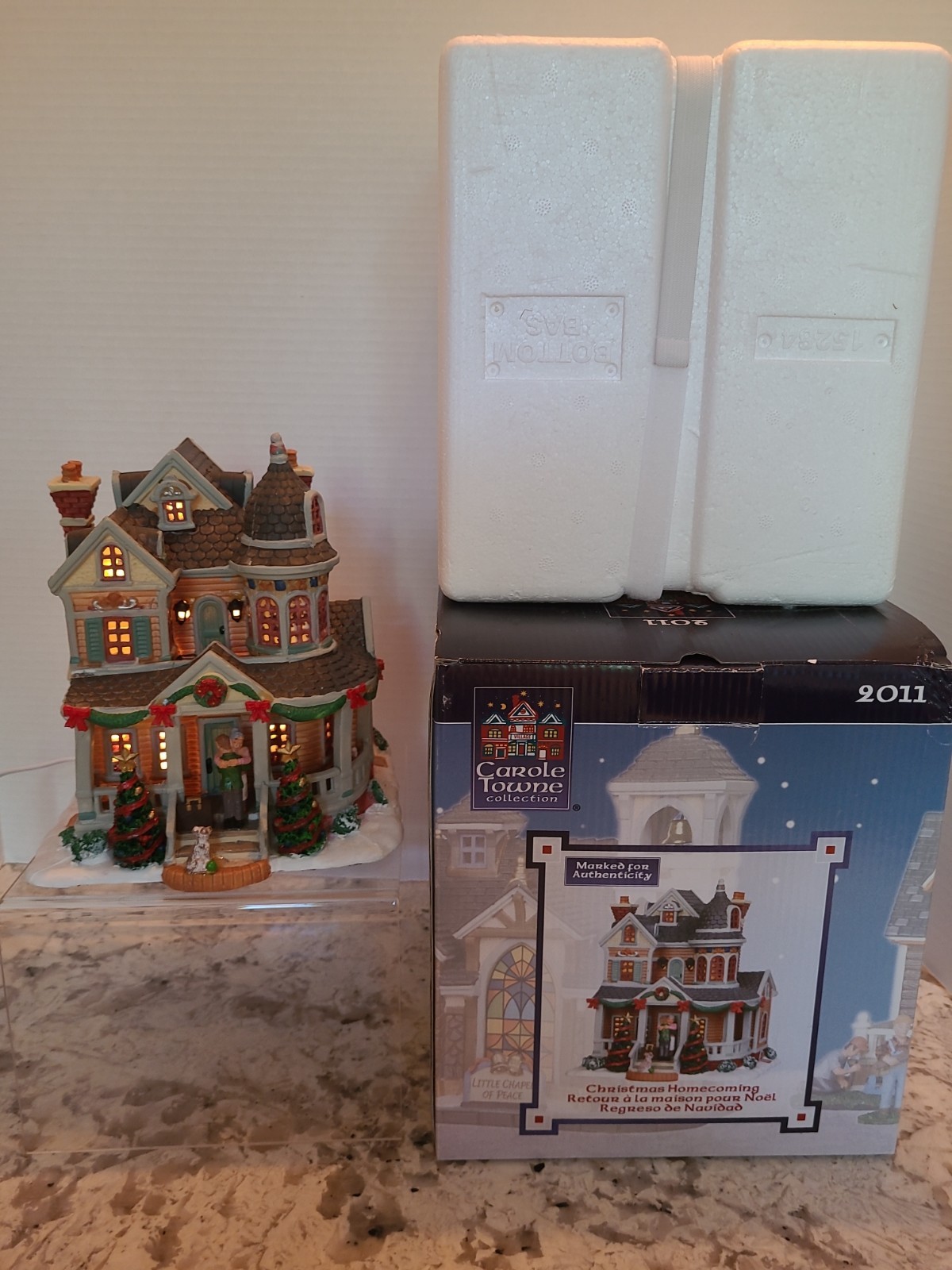 Lemax Carole Towne Collection 2011 CHRISTMAS HOMECOMING Lighted House  W/box