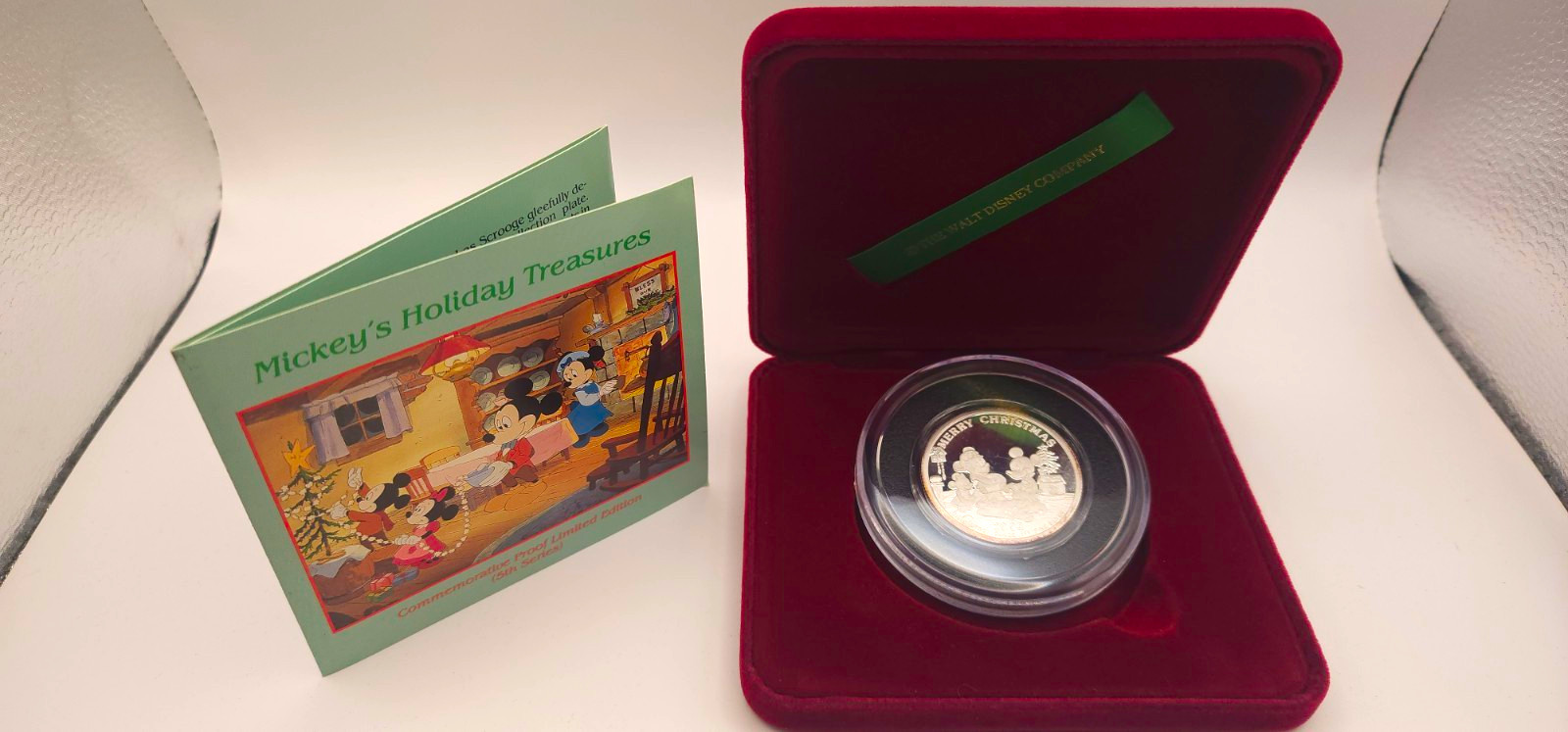 The Walt Disney Company Mickey\'s Christmas Carol Coin 1990 Box & COA Booklet