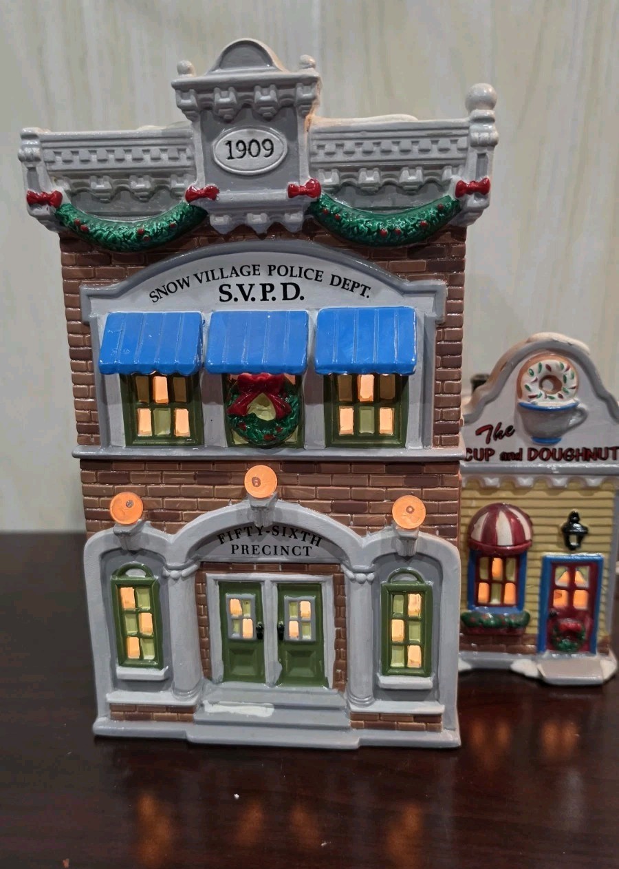 Department 56 Snow Village Village Police Station #54853 Retired Christmas 